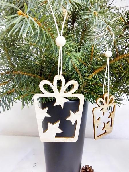 6 Holzanhänger Geschenk mit Sternen